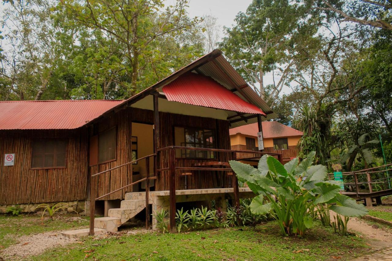 Habitación con cama grande