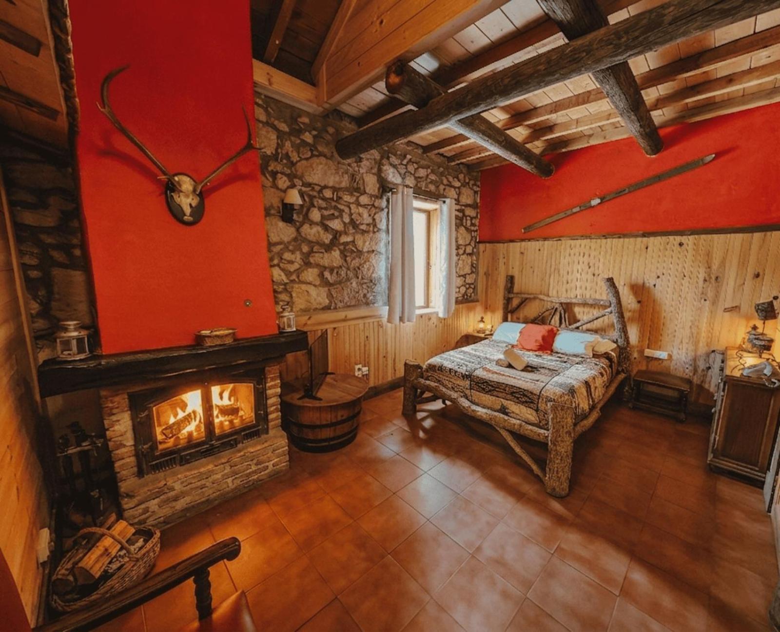 Standard Double Room with Fireplace and Private Bathroom
