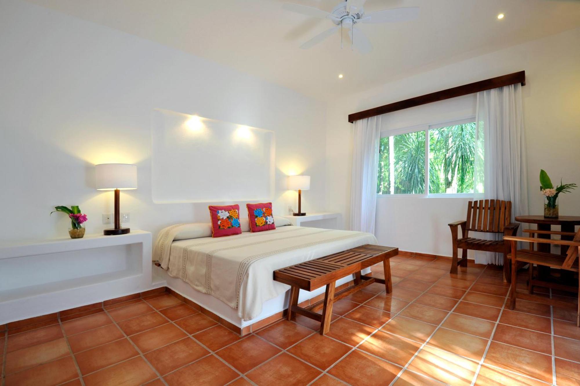 Habitación con cama grande