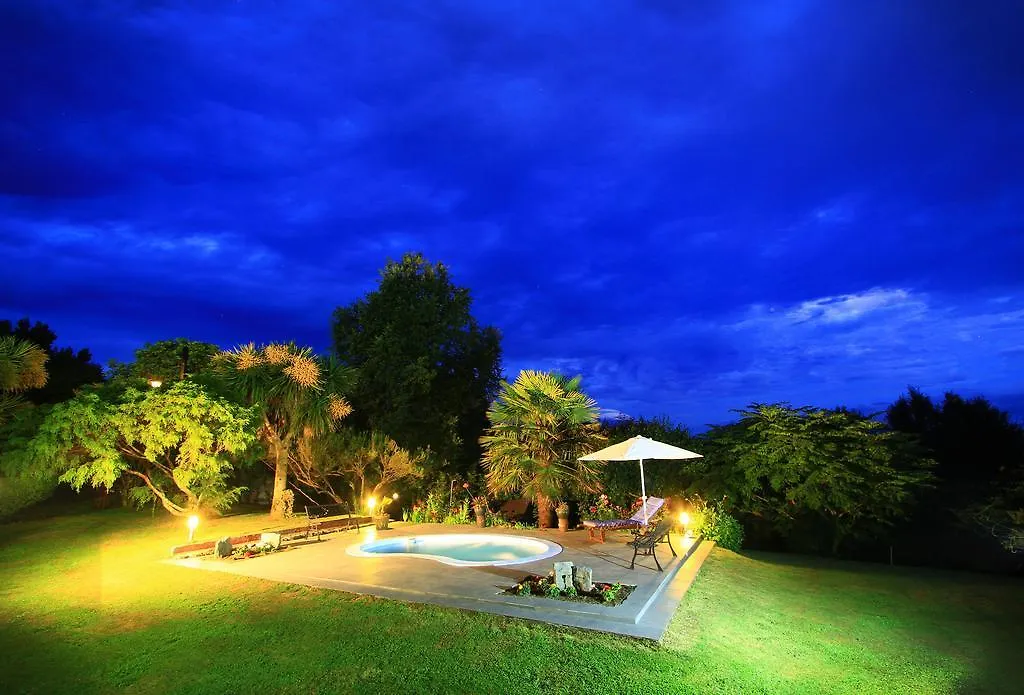 Cabañas de Turismo Araucarias del Sur-1