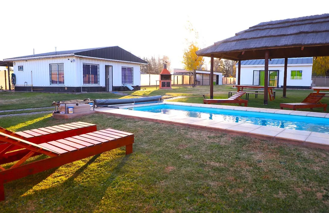 Cabaña con pileta y gran parque en Mendoza AZUL-1