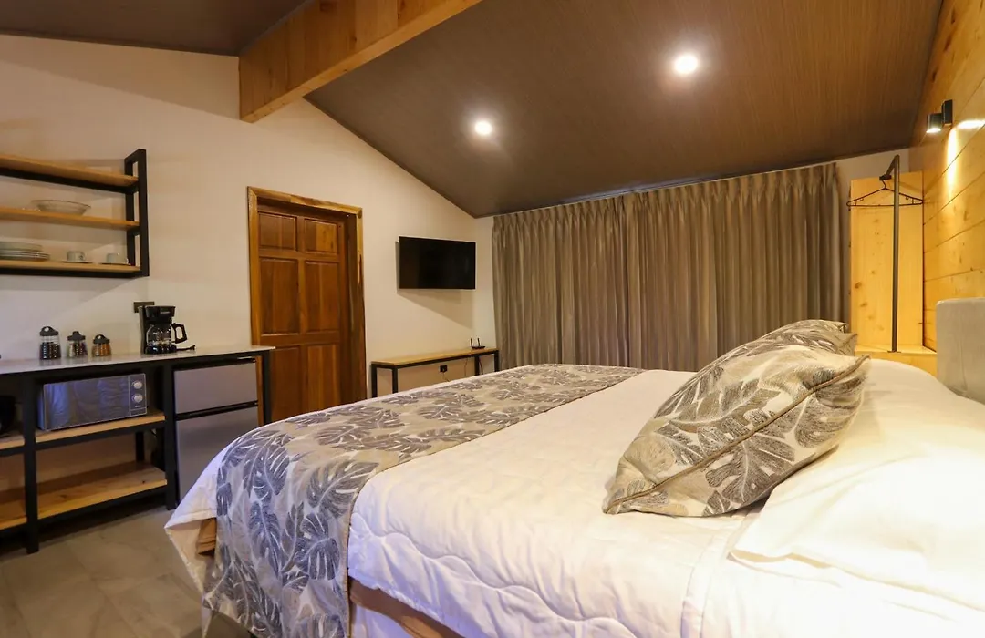 Los Pinos Cabins&Reserve-1