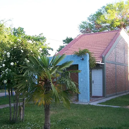 Cabañas y Hotel Ebemys-2
