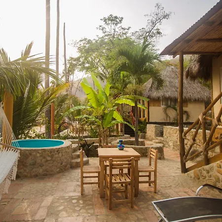 Panchos Paradise Cabaña Parota-3