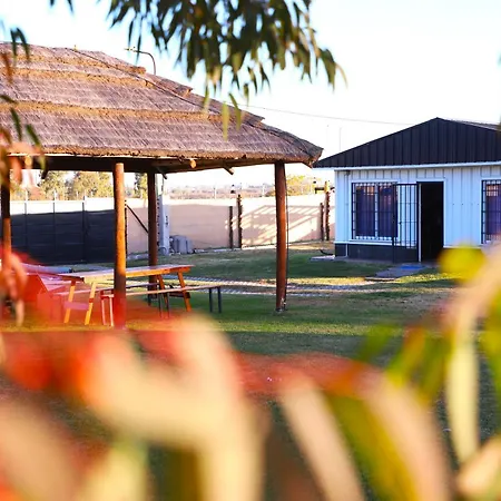 Cabaña con pileta y gran parque en Mendoza AZUL-2