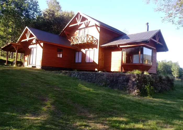 Cabañas Los Canelos Pucon, Hermosa Granja de 20 hectaréas a orillas del Río Liucura