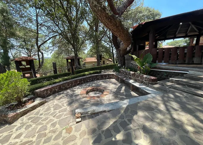 Cabaña DNellys Rosa con cancha de basquetbol Mazamitla