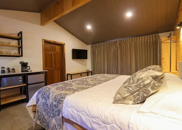 Los Pinos Cabins&Reserve Monteverde